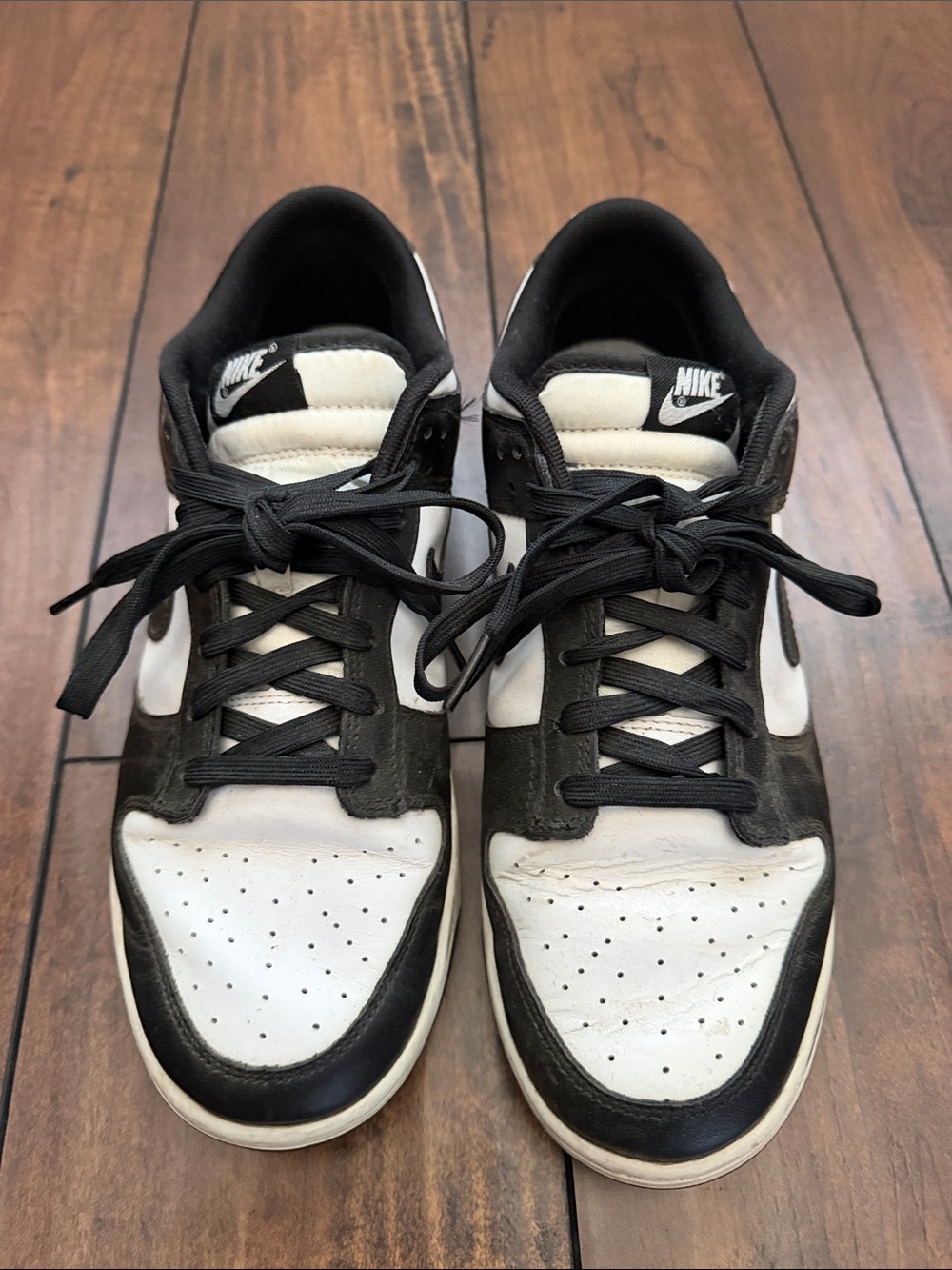 Nike Men's Black and White Low-Top Sneakers - Classic Two-Tone